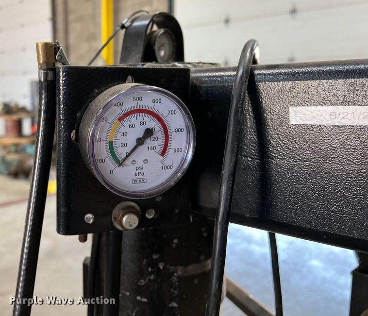 image for item DR1480 Hofmann Monty 1625B  rim clamp tire machine