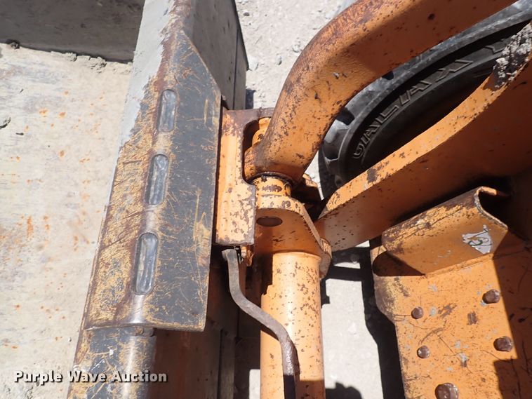 image for item DS7054 2004 Case 90XT  skid steer loader