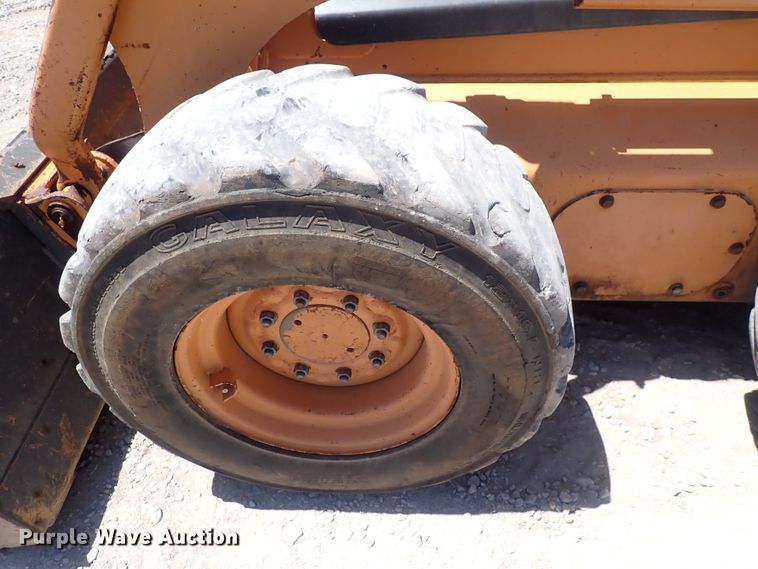 image for item DS7054 2004 Case 90XT  skid steer loader