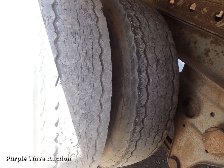 image for item DS7055 1984 Fruehauf  dry van trailer