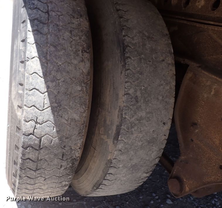 image for item DS7055 1984 Fruehauf  dry van trailer