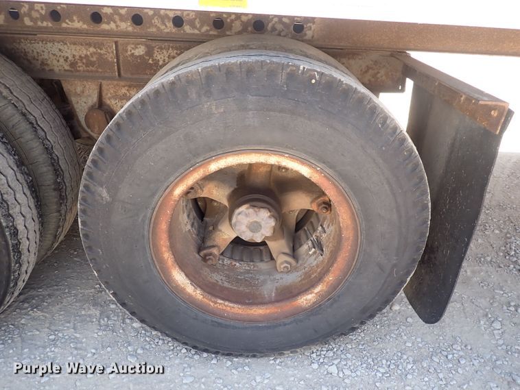 image for item DS7055 1984 Fruehauf  dry van trailer