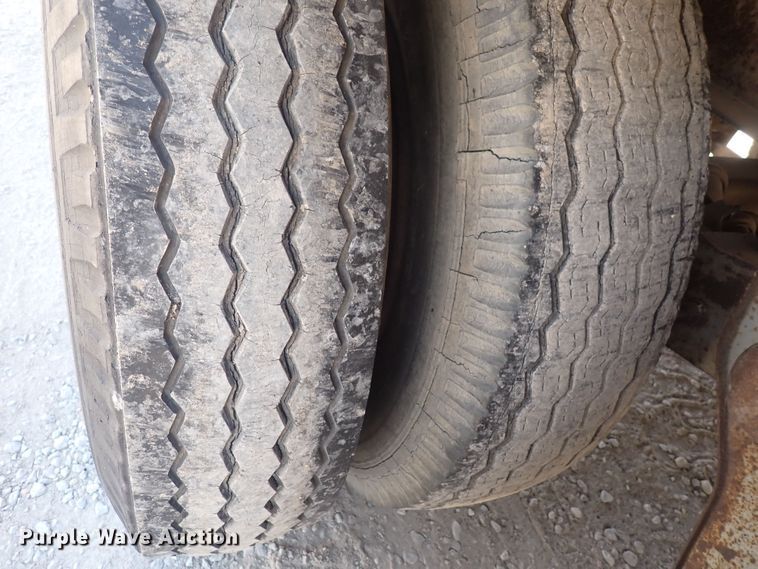 image for item DS7055 1984 Fruehauf  dry van trailer