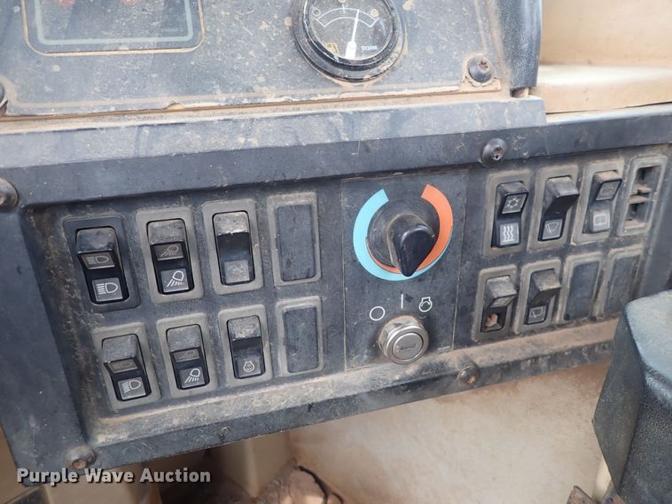 image for item DS7060 1998 Caterpillar 623F  elevating scraper