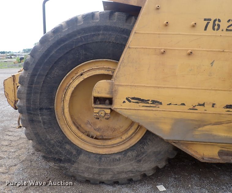 image for item DS7060 1998 Caterpillar 623F  elevating scraper