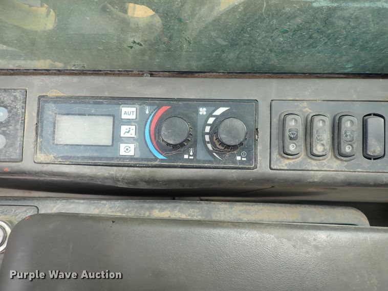 image for item DS7061 2004 Caterpillar 325CL  excavator