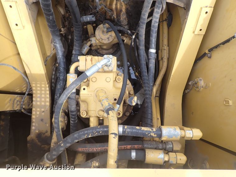 image for item DS7061 2004 Caterpillar 325CL  excavator