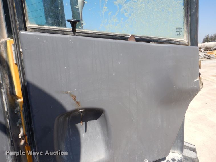 image for item EV9381 2006 Komatsu WA320-5L  wheel loader