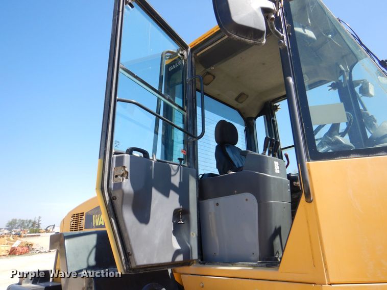 image for item EV9381 2006 Komatsu WA320-5L  wheel loader