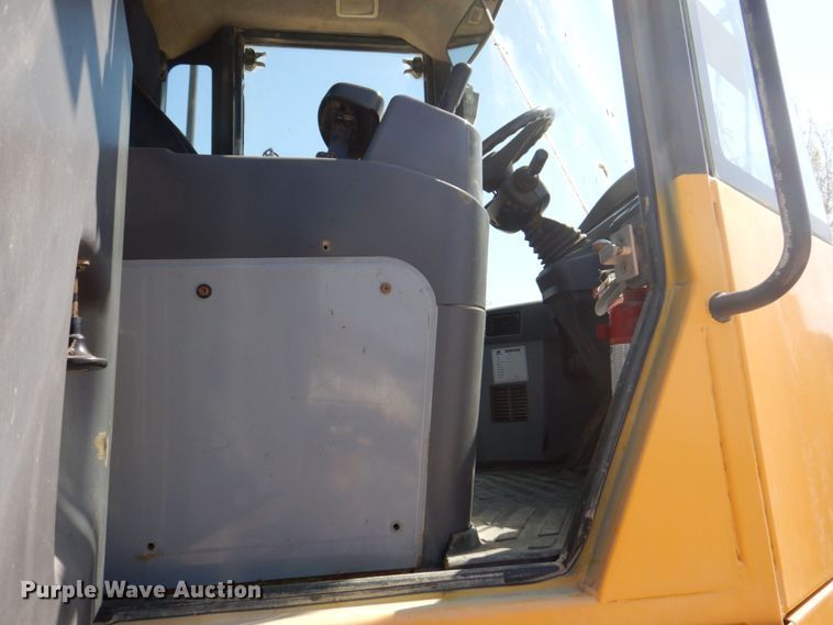 image for item EV9381 2006 Komatsu WA320-5L  wheel loader