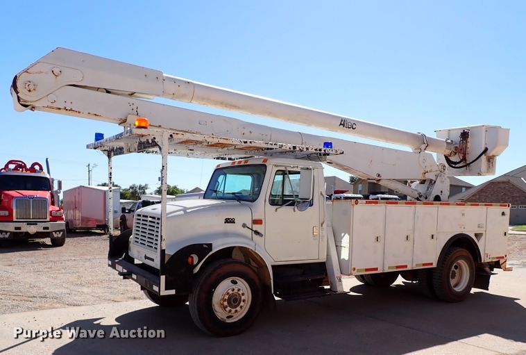 image for item IN9671 1999 International 4700  bucket truck