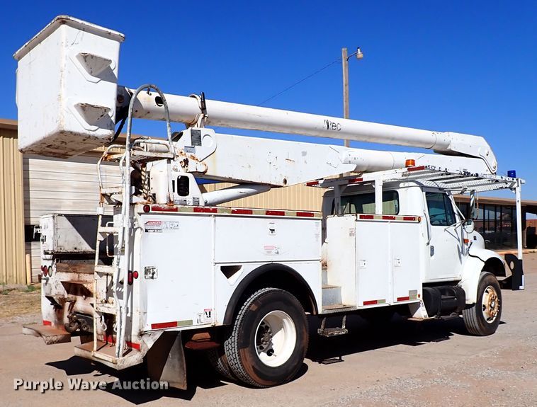 image for item IN9671 1999 International 4700  bucket truck