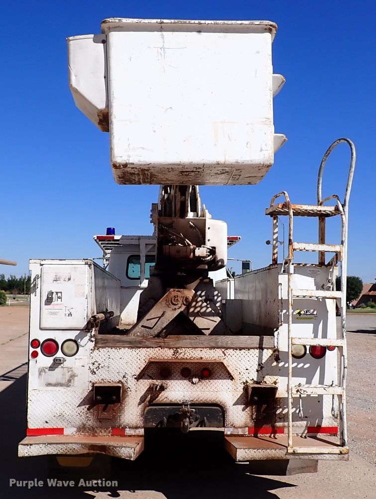 image for item IN9671 1999 International 4700  bucket truck