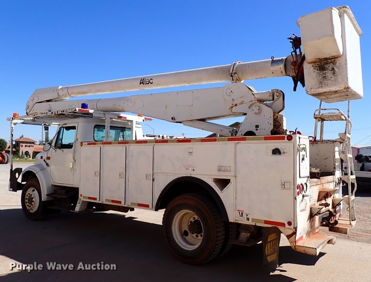 image for item IN9671 1999 International 4700  bucket truck