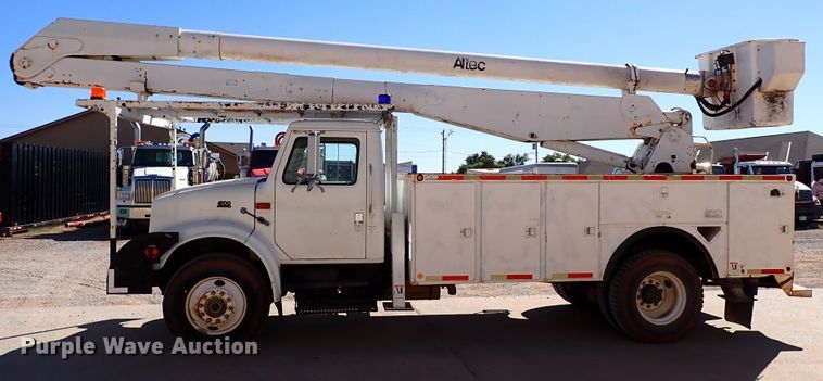 image for item IN9671 1999 International 4700  bucket truck