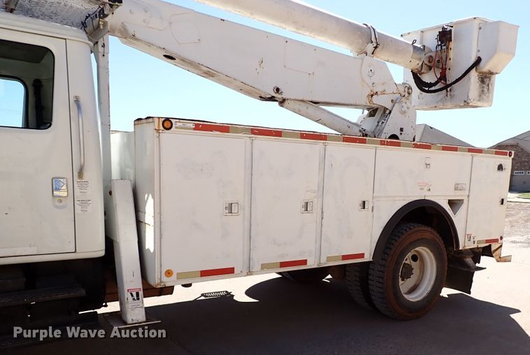 image for item IN9671 1999 International 4700  bucket truck