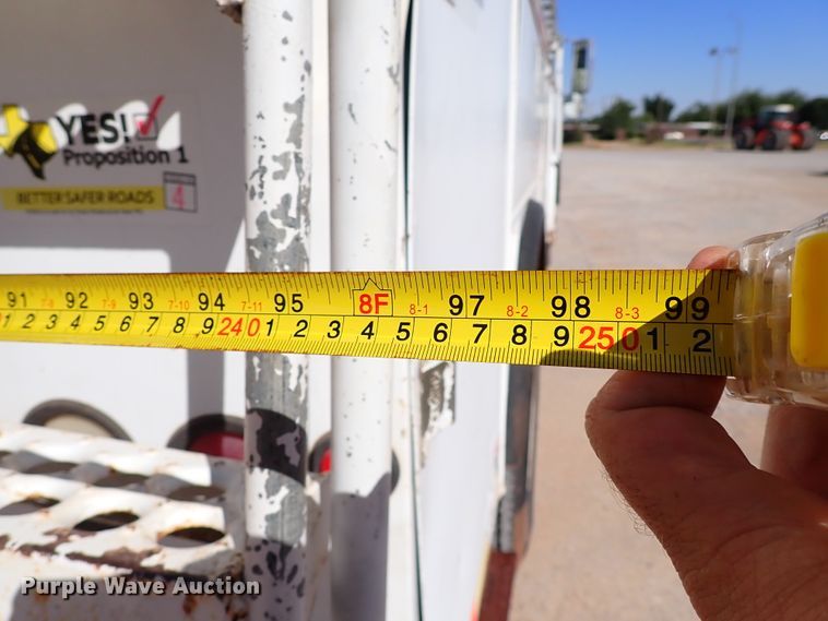 image for item IN9671 1999 International 4700  bucket truck