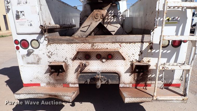 image for item IN9671 1999 International 4700  bucket truck