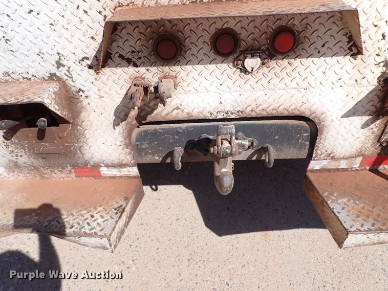 image for item IN9671 1999 International 4700  bucket truck