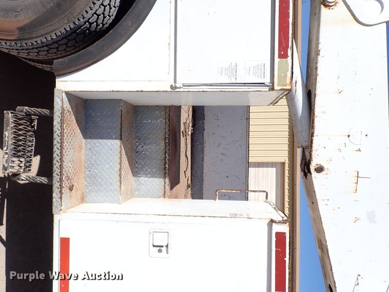 image for item IN9671 1999 International 4700  bucket truck