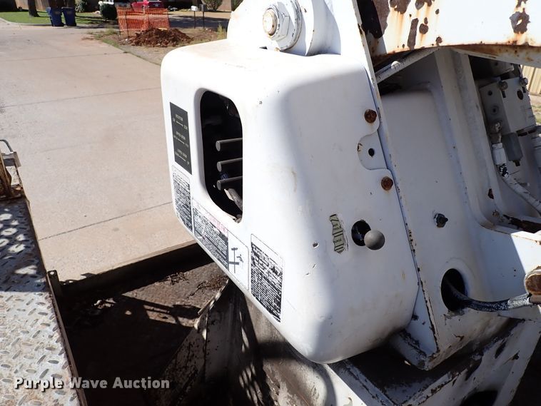 image for item IN9671 1999 International 4700  bucket truck