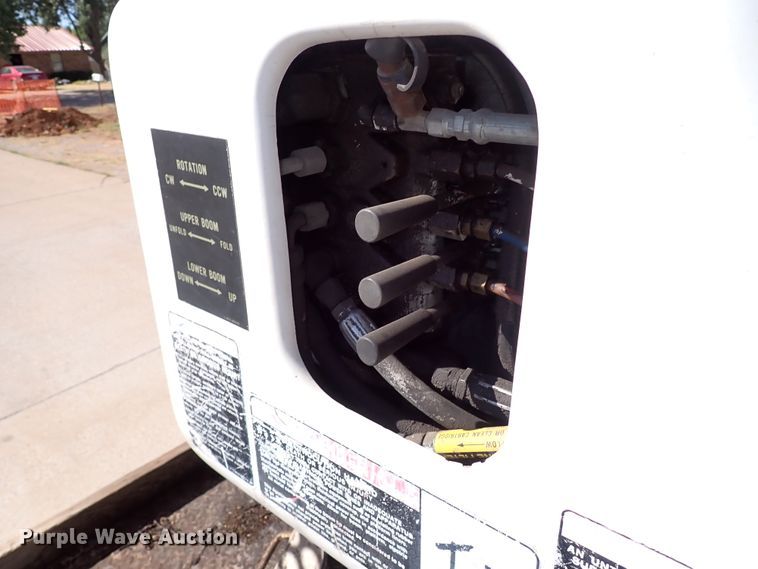 image for item IN9671 1999 International 4700  bucket truck