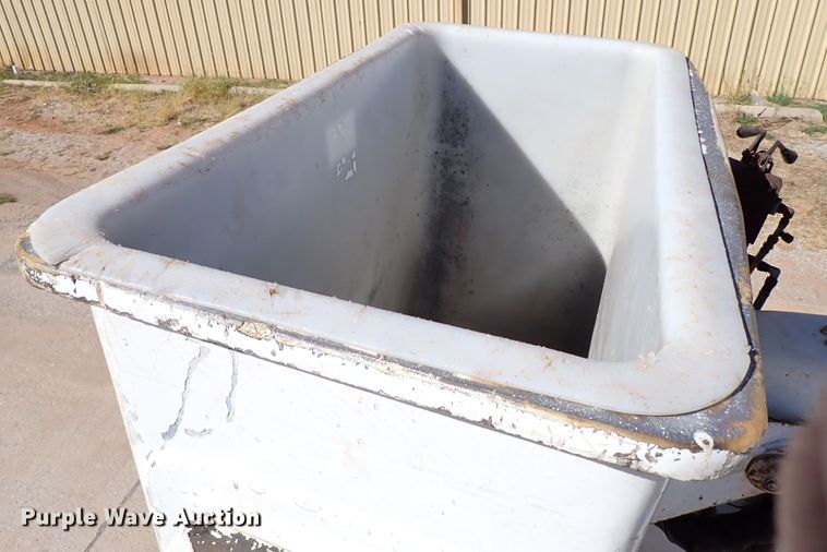 image for item IN9671 1999 International 4700  bucket truck