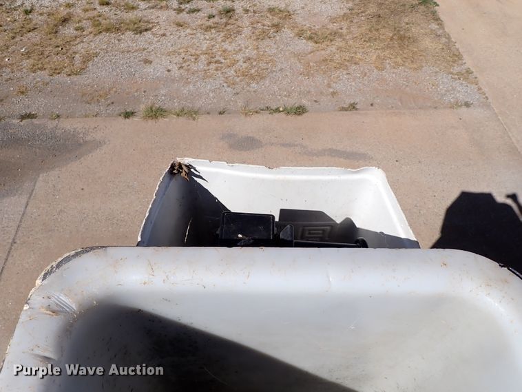 image for item IN9671 1999 International 4700  bucket truck