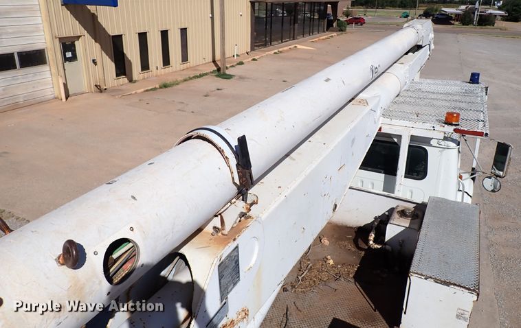 image for item IN9671 1999 International 4700  bucket truck