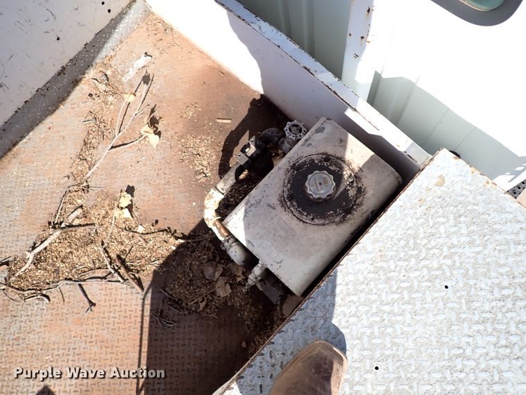 image for item IN9671 1999 International 4700  bucket truck