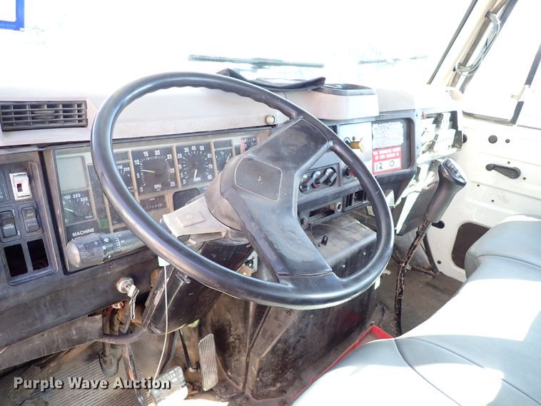 image for item IN9671 1999 International 4700  bucket truck