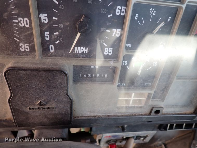 image for item IN9671 1999 International 4700  bucket truck