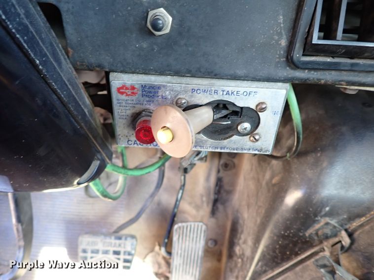 image for item IN9671 1999 International 4700  bucket truck