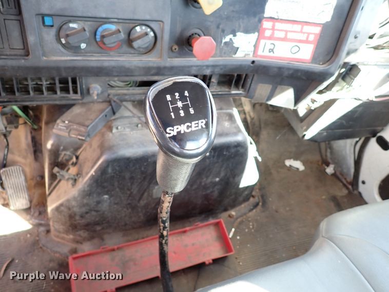 image for item IN9671 1999 International 4700  bucket truck