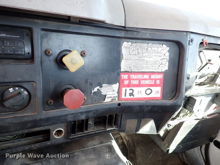 image for item IN9671 1999 International 4700  bucket truck