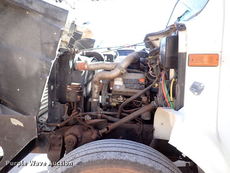 image for item IN9671 1999 International 4700  bucket truck