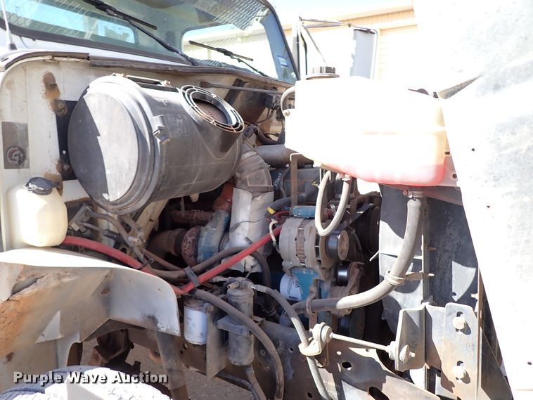 image for item IN9671 1999 International 4700  bucket truck