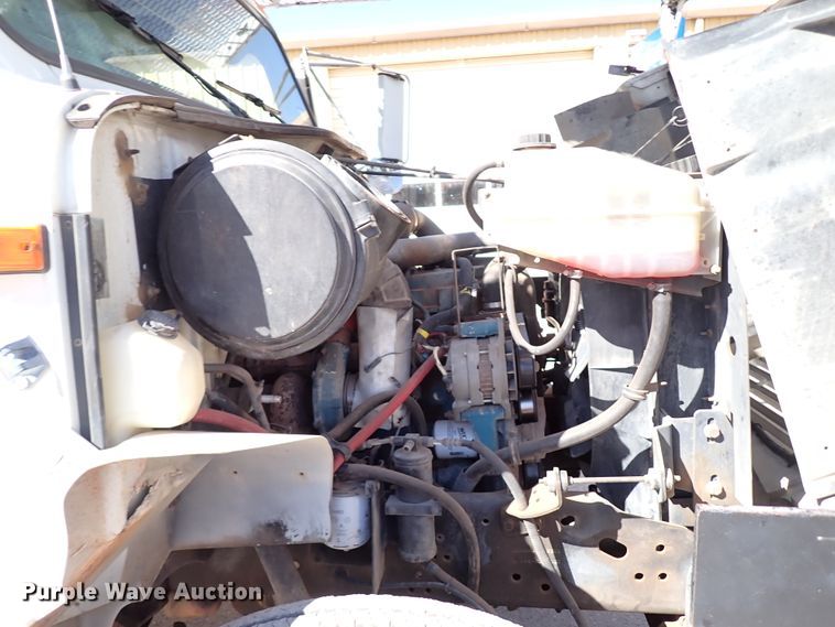 image for item IN9671 1999 International 4700  bucket truck