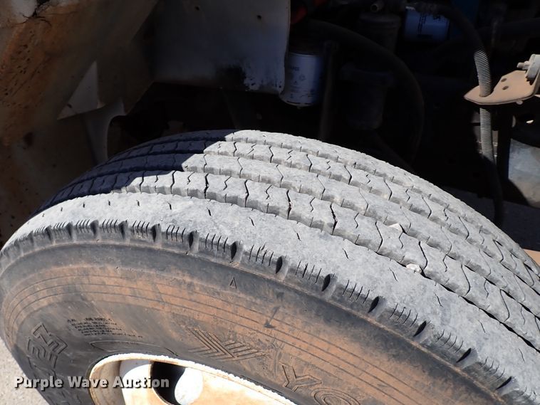 image for item IN9671 1999 International 4700  bucket truck