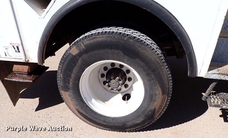 image for item IN9671 1999 International 4700  bucket truck