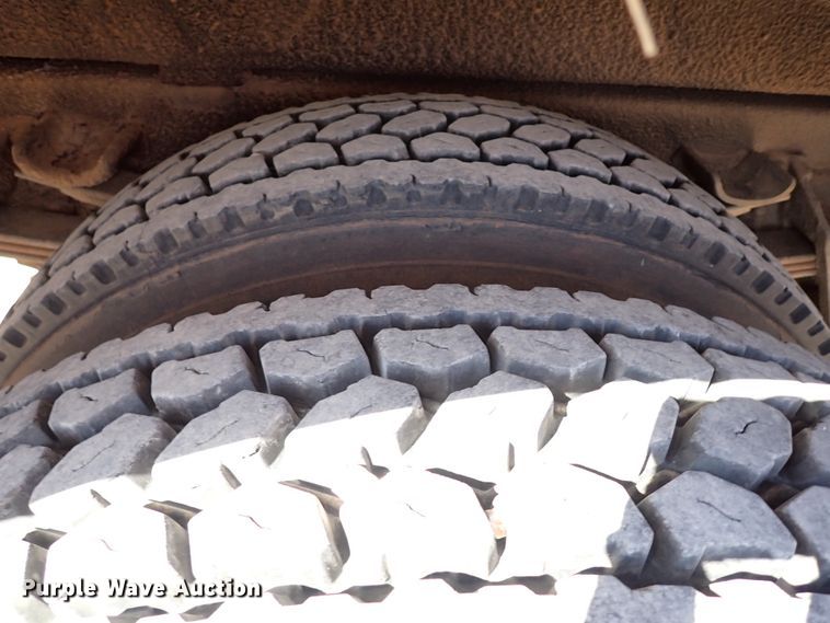 image for item IN9671 1999 International 4700  bucket truck