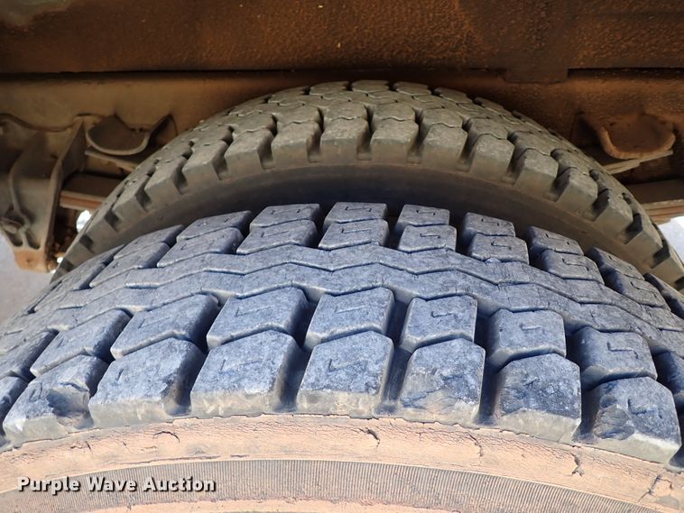 image for item IN9671 1999 International 4700  bucket truck