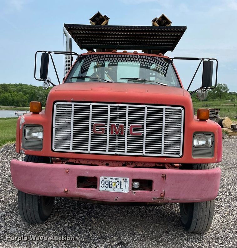 image for item JC9864 1990 GMC C6000  truck with Vermeer tree spade