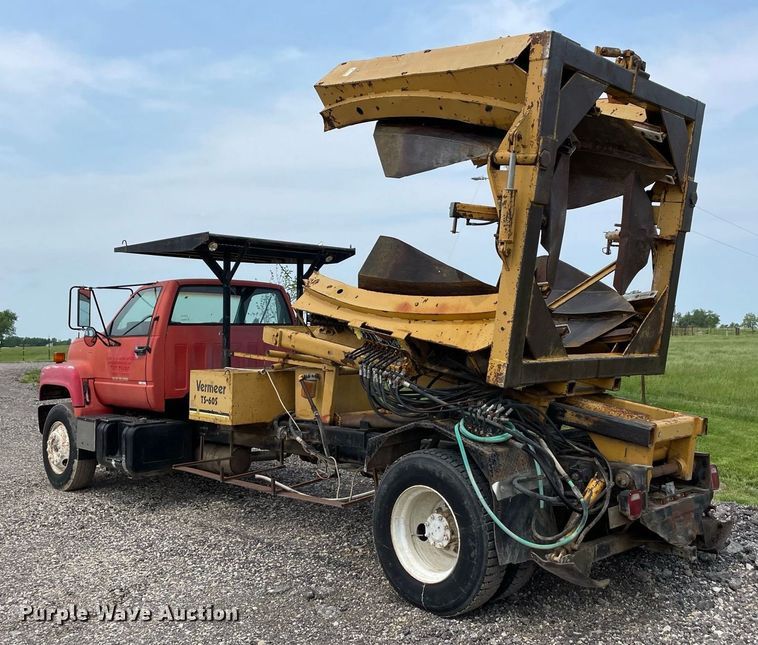 image for item JC9864 1990 GMC C6000  truck with Vermeer tree spade
