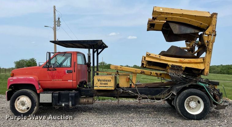 image for item JC9864 1990 GMC C6000  truck with Vermeer tree spade