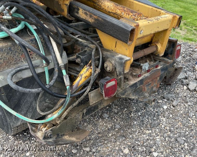 image for item JC9864 1990 GMC C6000  truck with Vermeer tree spade