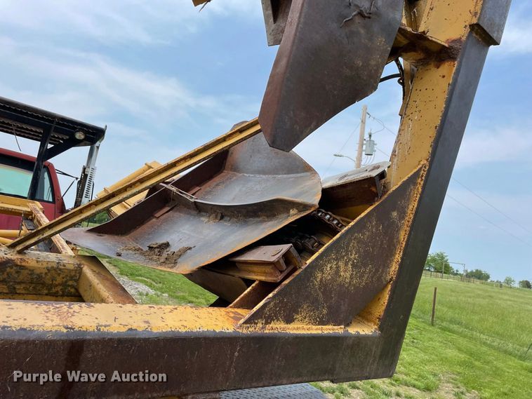 image for item JC9864 1990 GMC C6000  truck with Vermeer tree spade