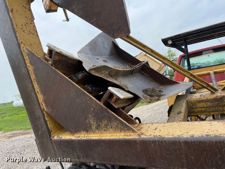 image for item JC9864 1990 GMC C6000  truck with Vermeer tree spade