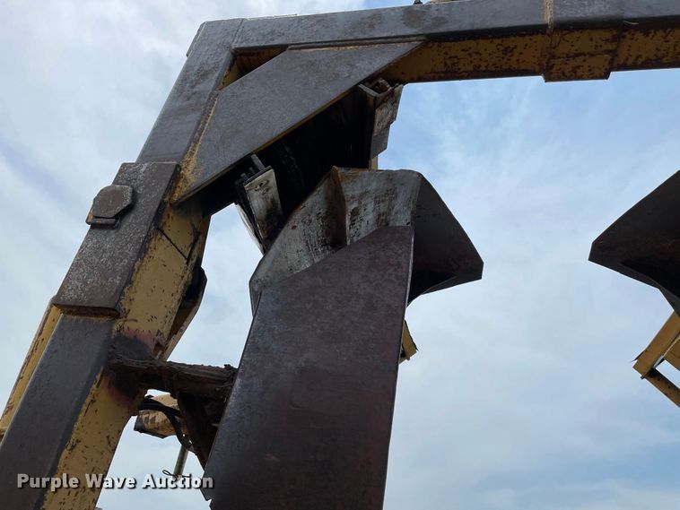 image for item JC9864 1990 GMC C6000  truck with Vermeer tree spade