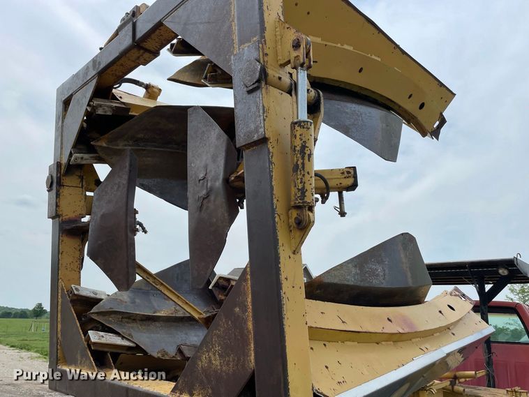 image for item JC9864 1990 GMC C6000  truck with Vermeer tree spade